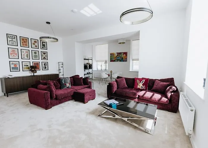 Bobbin Row - Grade 2 Listed Property With A Beautiful Design With Access To Leeds