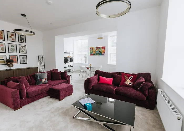 Bobbin Row - Grade 2 Listed Property With A Beautiful Design With Access To Leeds