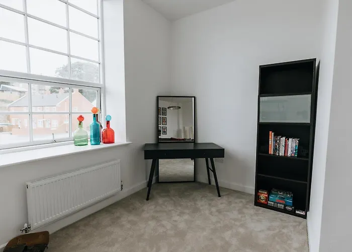Bobbin Row - Grade 2 Listed Property With A Beautiful Design With Access To Leeds
