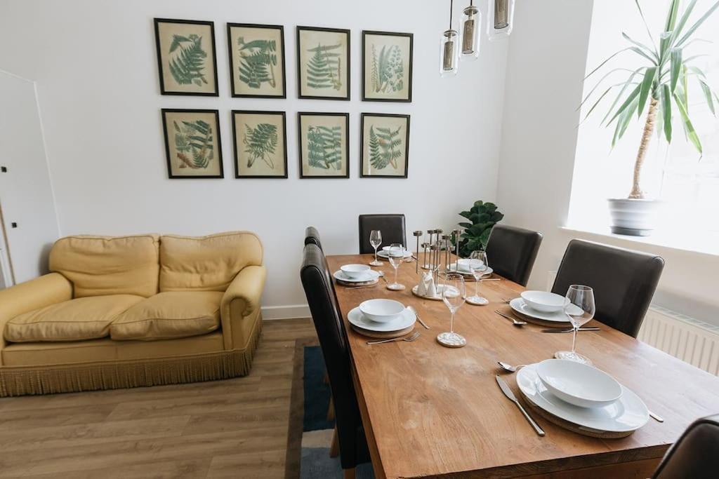 Bobbin Row - Grade 2 Listed With A Beautiful Design With Access To Leeds