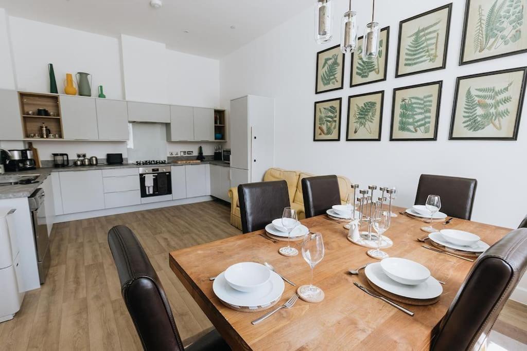 Bobbin Row - Grade 2 Listed With A Beautiful Design With Access To Leeds *