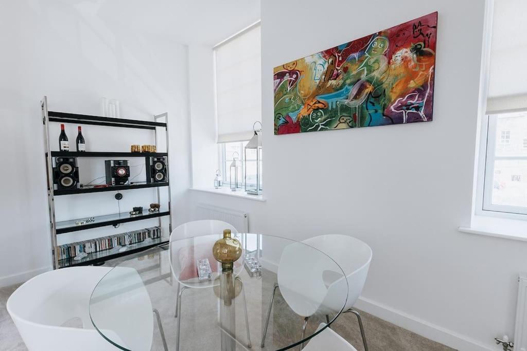 Bobbin Row - Grade 2 Listed With A Beautiful Design With Access To Leeds