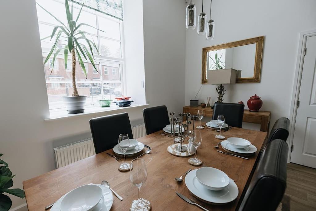 Bobbin Row - Grade 2 Listed With A Beautiful Design With Access To Leeds * Leeds (West Yorkshire)