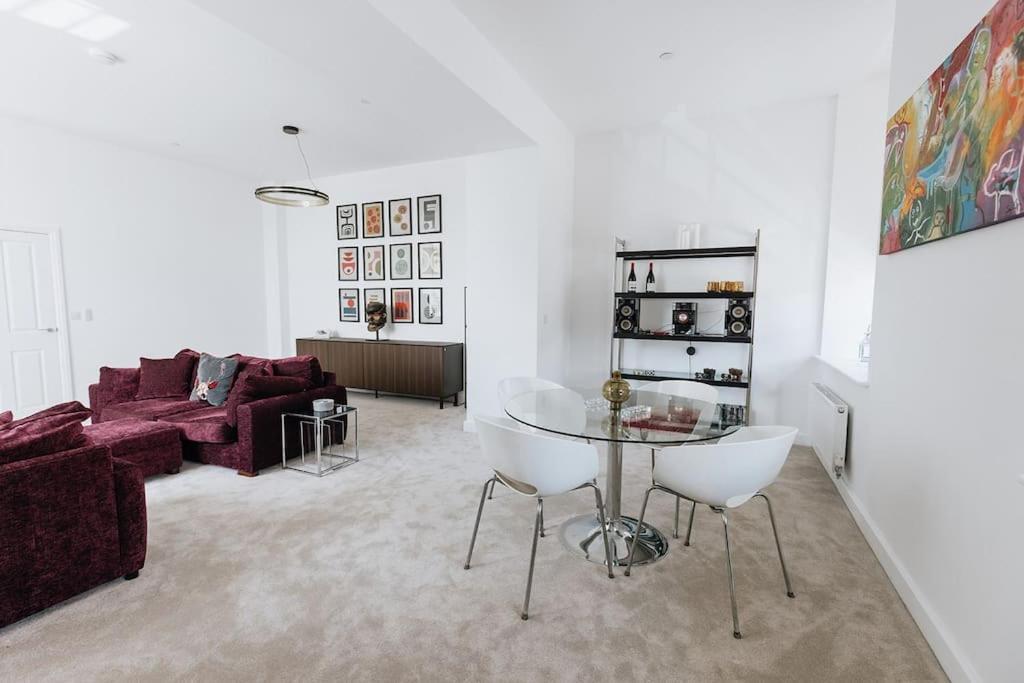 Bobbin Row - Grade 2 Listed With A Beautiful Design With Access To Leeds Holiday home *