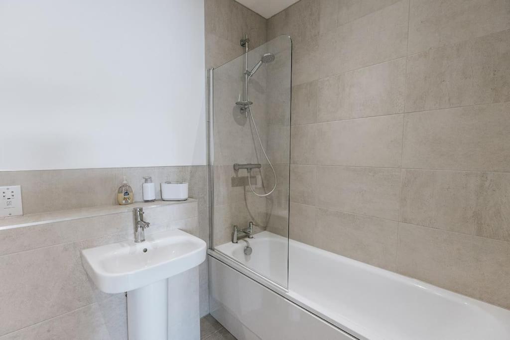 Bobbin Row - Grade 2 Listed With A Beautiful Design With Access To Leeds