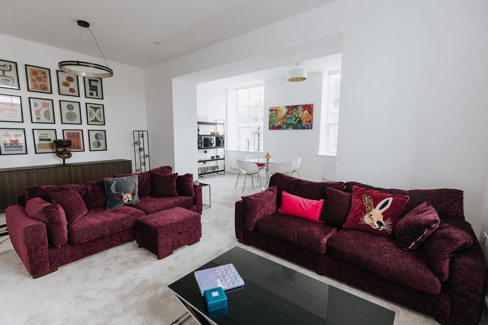 Bobbin Row - Grade 2 Listed With A Beautiful Design With Access To Leeds *