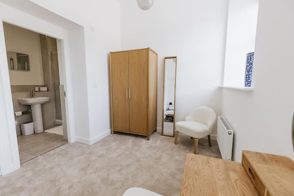 Bobbin Row - Grade 2 Listed With A Beautiful Design With Access To Leeds